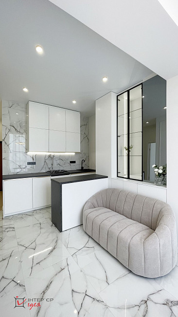 Стильна сучасна квартира площею 45 м²