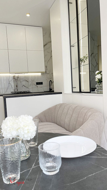 Стильна сучасна квартира площею 45 м²